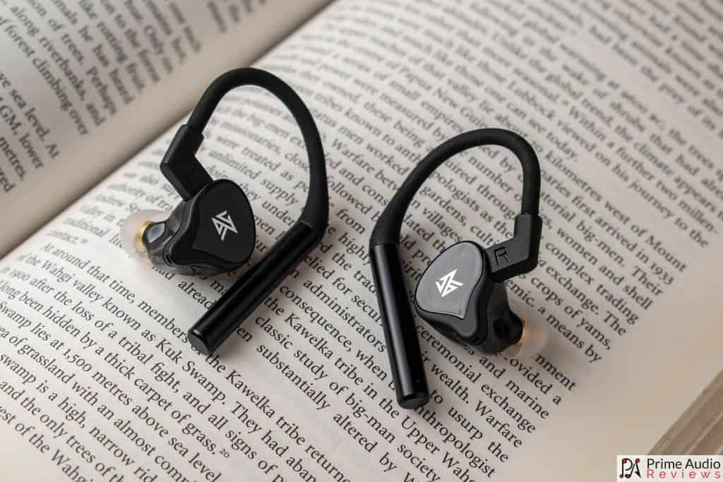 KZ E10 earphones with medium size eartips