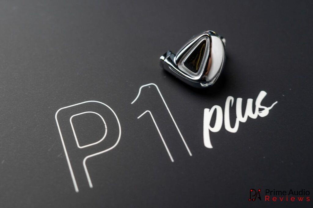 P1 Plus right earpiece with box